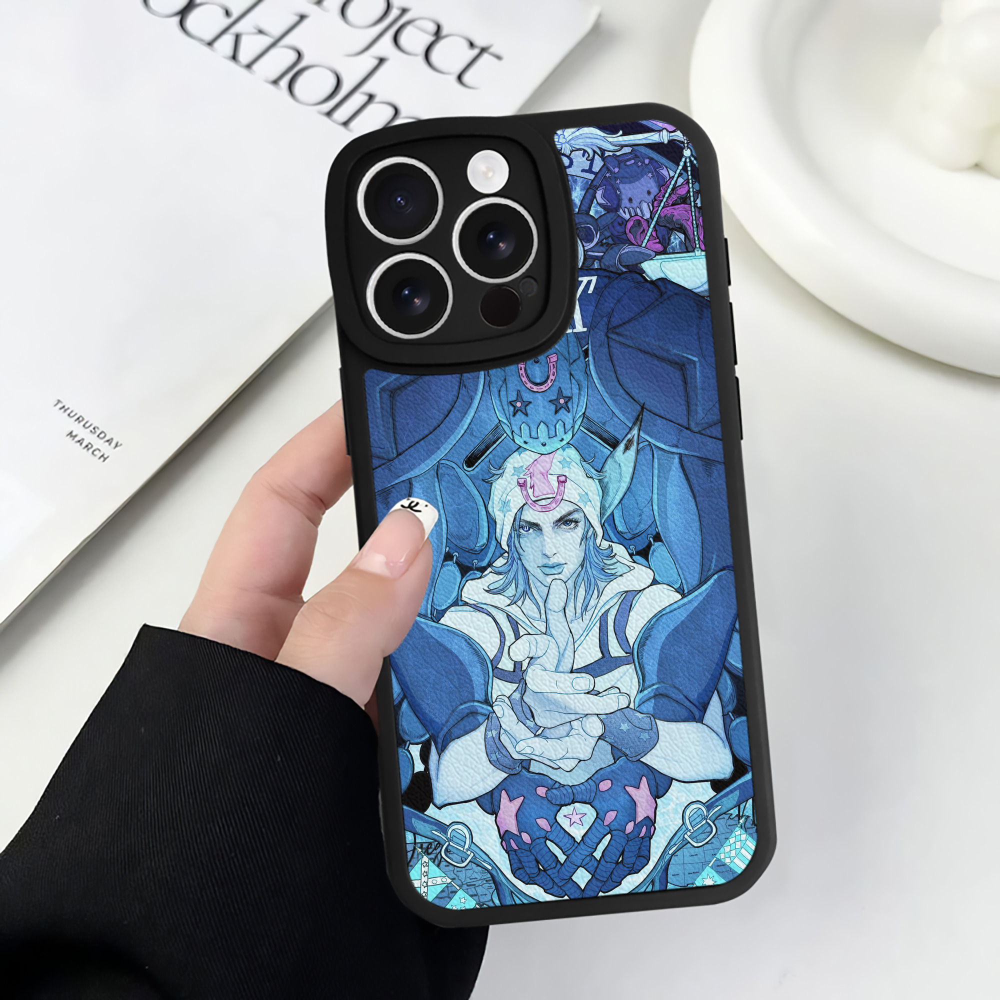 （画像用） ジョジョの奇妙な冒険 JoJo's Bizarre Adventure 【iPhone 16シリーズ対応】シリコンスマホケース（レザー調） 材質：シリコン